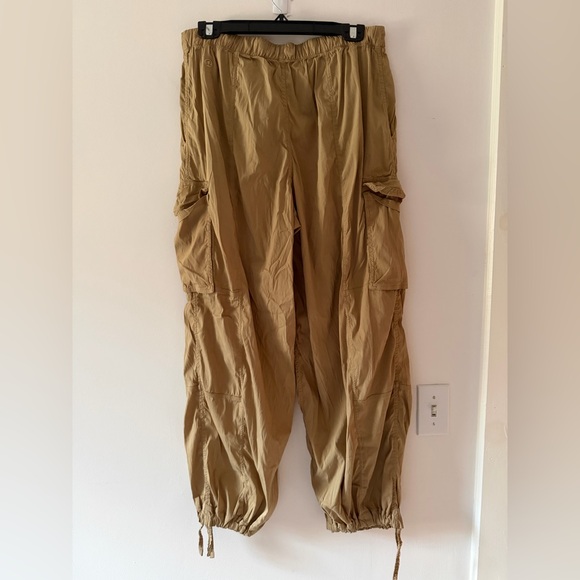 Lululemon Lightweight Adjustable Mid-Rise Cargo Pant in Filbert Tan Size Large - Picture 9 of 16